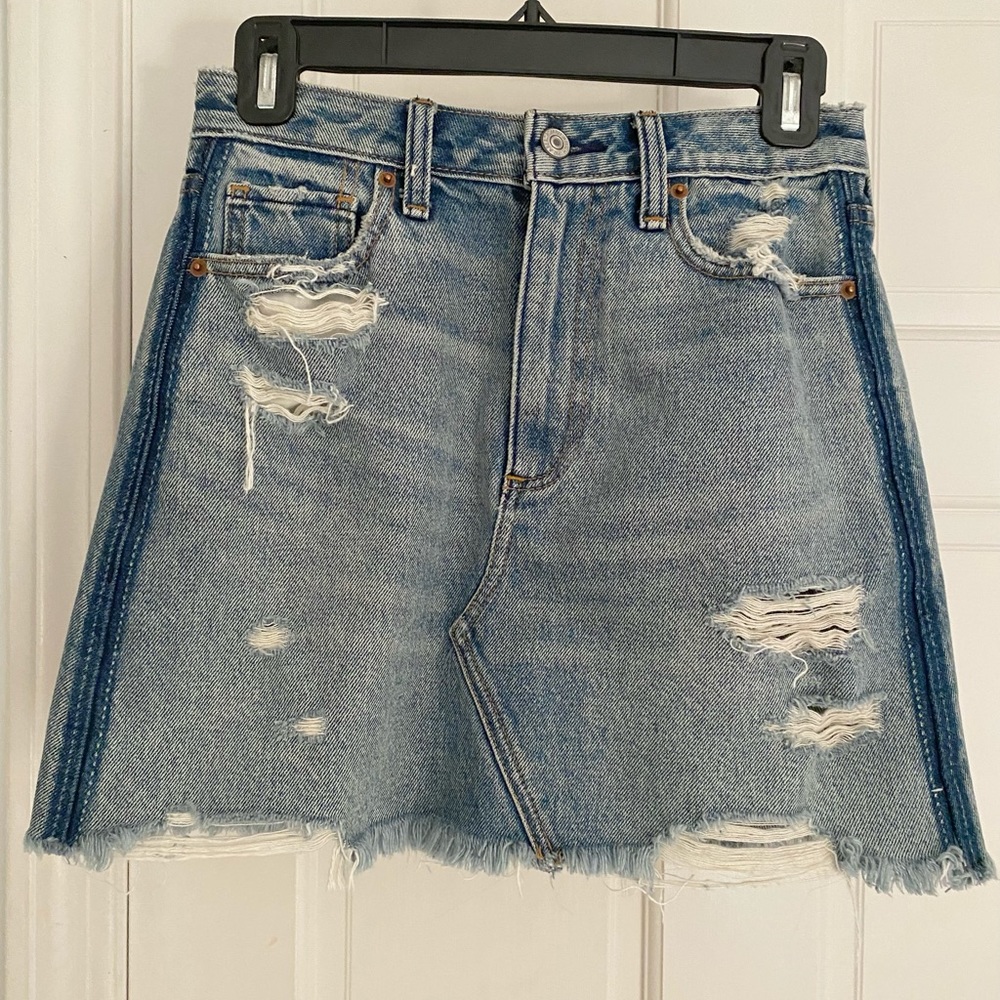 Abercrombie W's distressed jean skirt, size 25